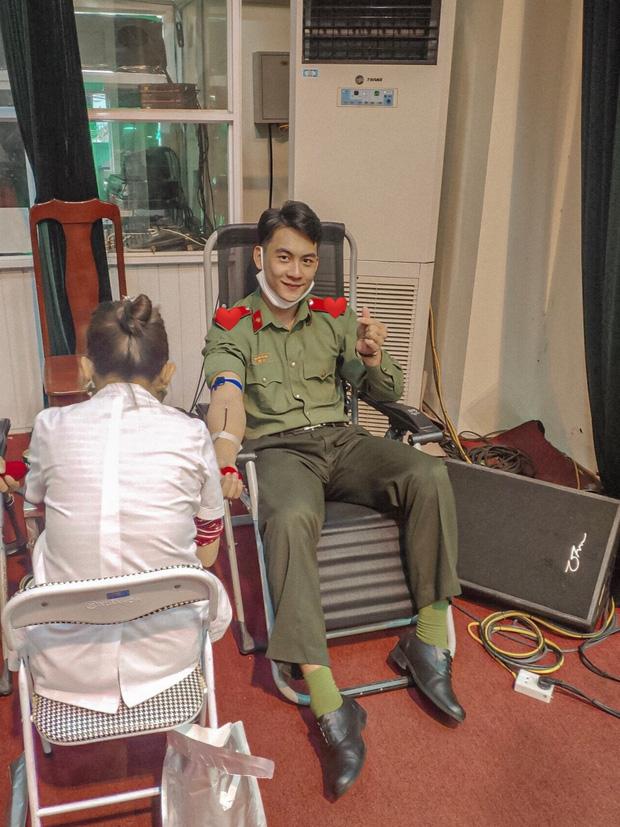 Đồng chí cảnh vệ đẹp trai tiết lộ tiêu chuẩn chọn bạn gái, có thêm nhiều ảnh đời thường nhìn chỉ muốn đổ-6