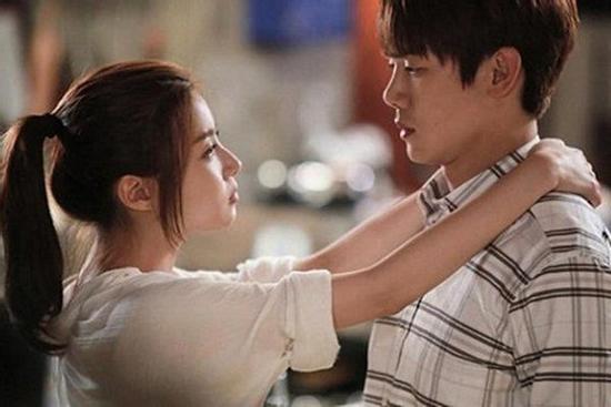 Nghe lời mẹ lấy chàng nhát gái, hết tuần trăng mật ai cũng trợn trừng nhìn bộ dạng tôi