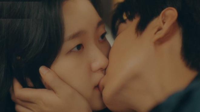 Vì sao nụ hôn của Lee Min Ho bị chê?-12