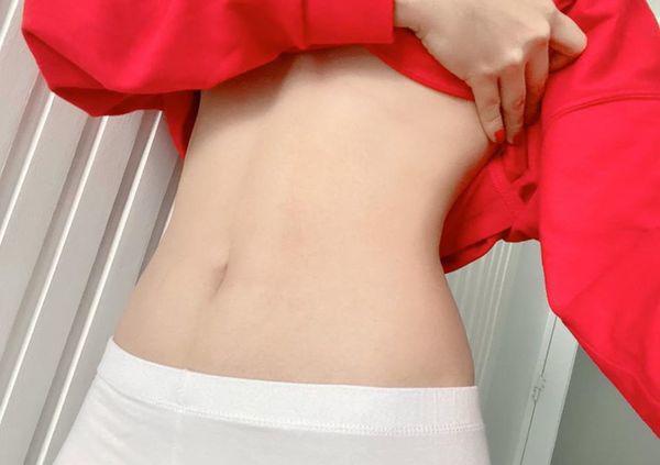 Hết than thở chuyện tăng cân, giờ Thúy Ngân đã tự tin khoe eo thon dáng nuột trên MXH-8