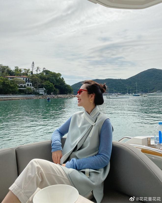 Đọ gu ăn mặc của vợ chủ tịch Taobao với bồ nhí Trương Đại Dịch-4