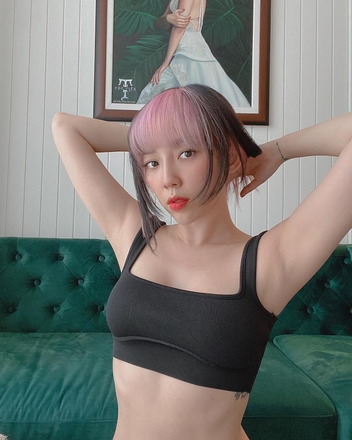 Tóc Tiên khoe kiểu tóc nửa hồng nửa đen đầy nổi loạn sau thời gian ở nhà cách ly-2