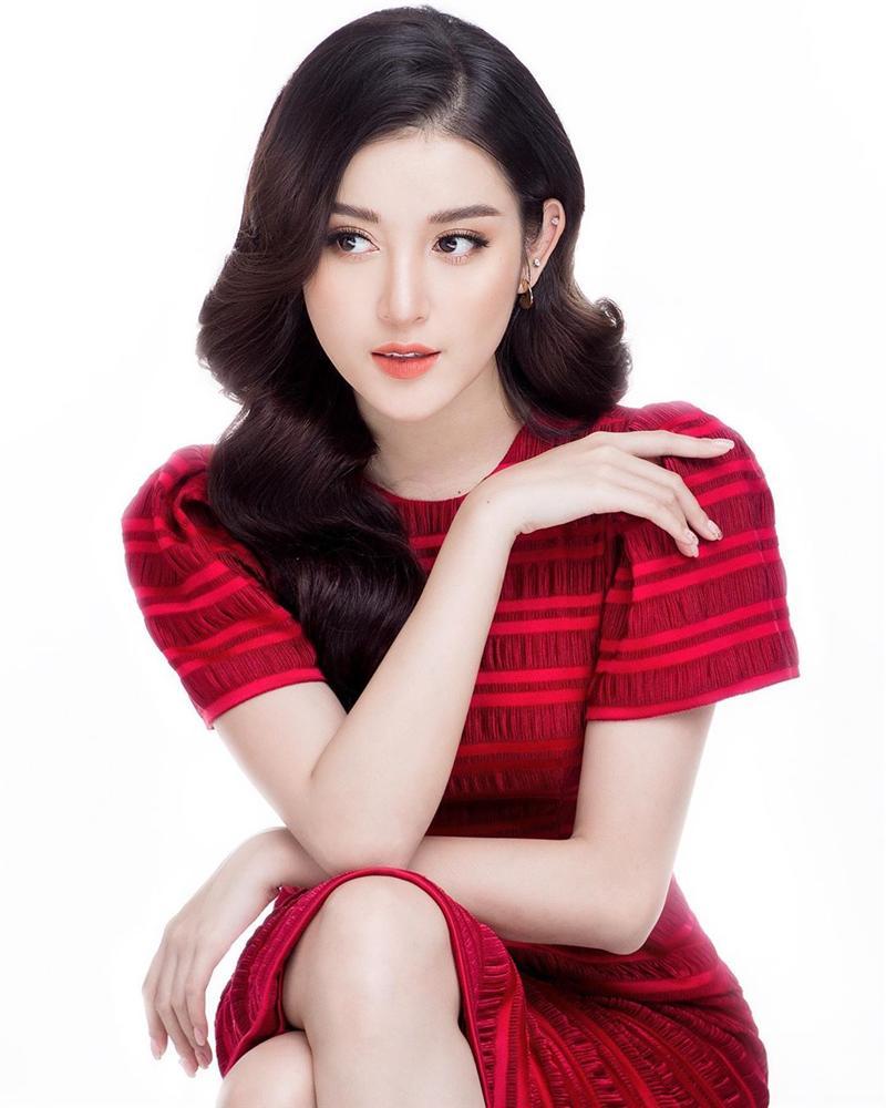 Không để ý thì chẳng nhận ra: Mấy nàng Hoa/Á hậu có chung một kiểu đặt tay cực sang chảnh khi chụp hình sống ảo-3