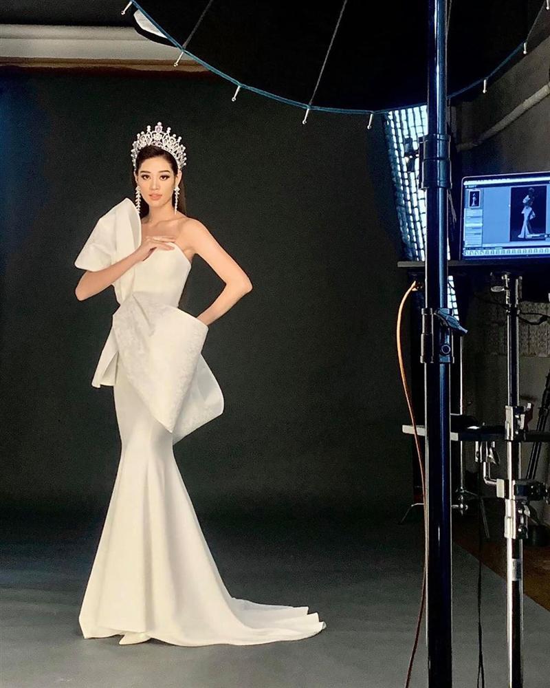 Không để ý thì chẳng nhận ra: Mấy nàng Hoa/Á hậu có chung một kiểu đặt tay cực sang chảnh khi chụp hình sống ảo-7