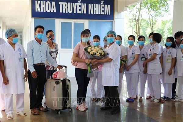 Bệnh nhân COVID-19 cuối cùng điều trị tại Bệnh viện Đa khoa tỉnh Ninh Bình được công bố khỏi bệnh-1