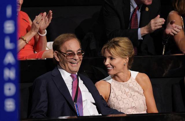 Những cặp đôi ông - cháu đình đám: Người chồng già đều có chung một điểm-3