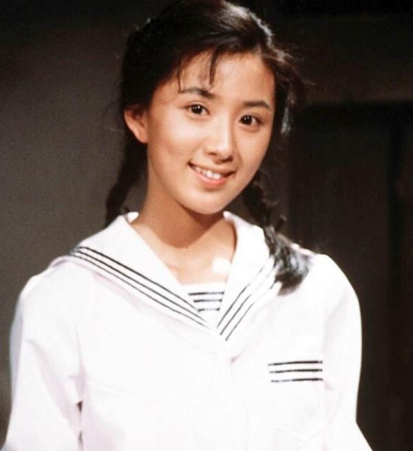 Vợ cả U60 hot nhất màn ảnh nhỏ Kbiz: vóc dáng gợi cảm, da trắng mịn căng bóng-7