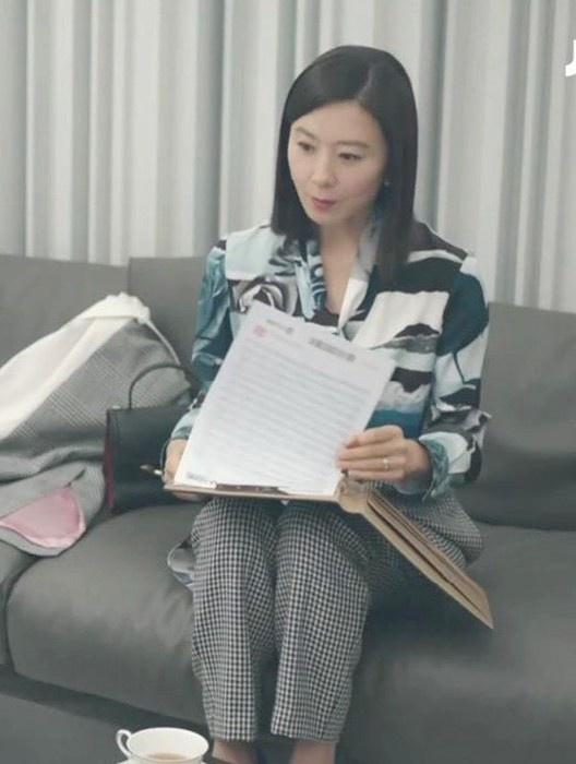 Chị đại Kim Hee Ae và Son Ye Jin đụng hàng áo hoa 673 USD-3