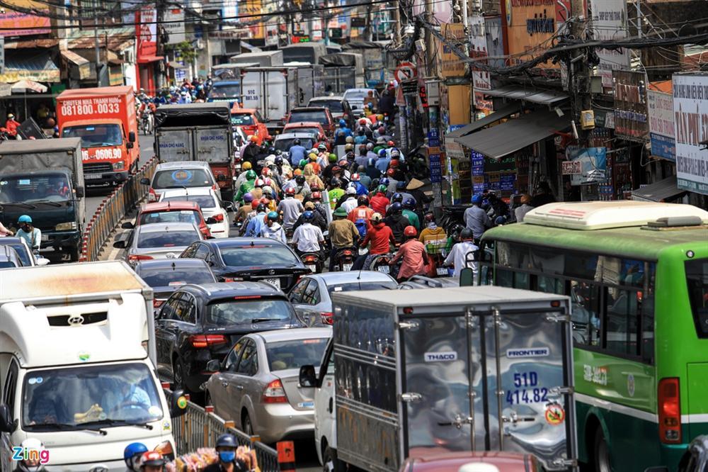 Giao thông Hà Nội, TP.HCM trở lại cảnh rối loạn kể từ đầu mùa dịch-11