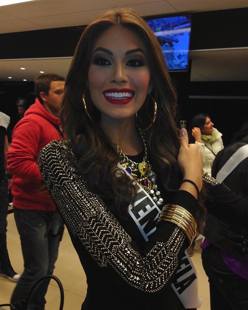 Bản tin Hoa hậu Hoàn vũ 4/5: Lệ Hằng công khai chê nhan sắc Khánh Vân?-5