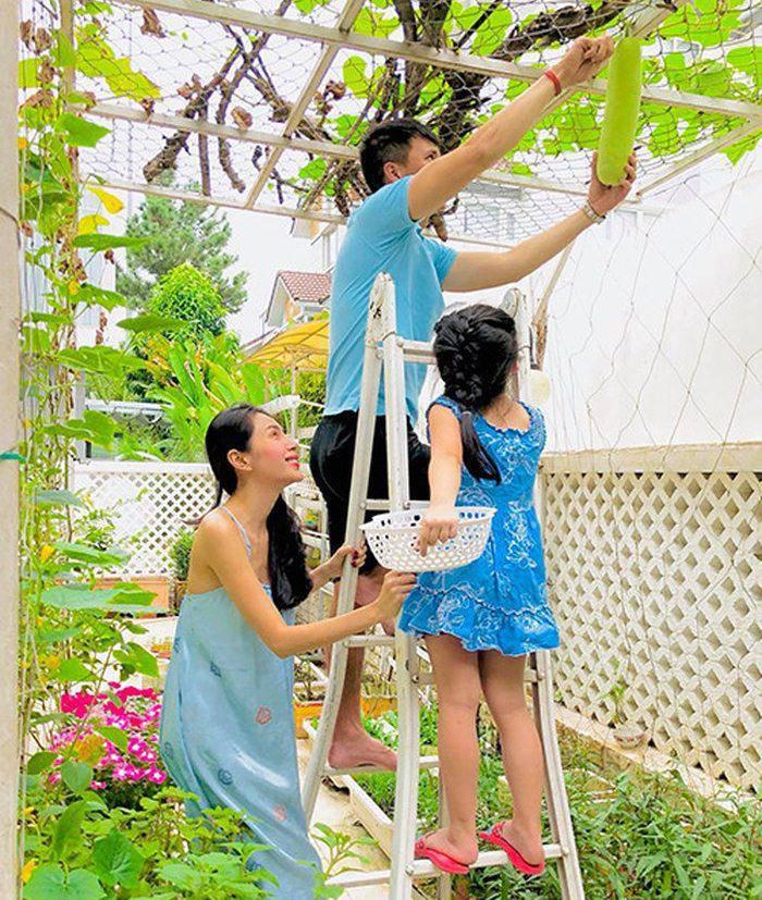 Con gái Minh Nhựa đáp trả cực gắt khi bị nói bày đặt khoe hình con nhưng che mặt-8