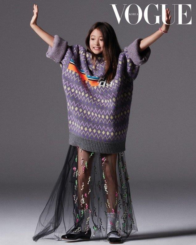 11 tuổi, mẫu nhí đắt giá Ella Gross đã plank mỗi ngày để duy trì vóc dáng-1