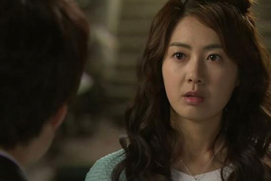 Sau đám cưới mẹ chồng dặn không được vào phòng tầng thượng, nhưng một lần cửa hé tôi tò mò ngó vào liền tái mặt