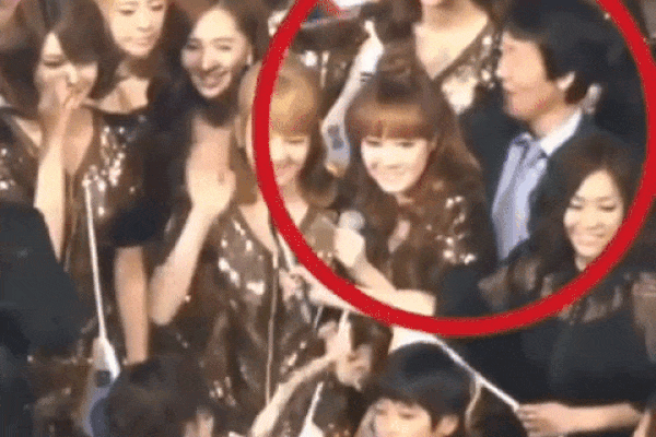 Phát hành tự truyện như thể là nạn nhân, Jessica bị đào mộ khoảnh khắc xấu tính-9