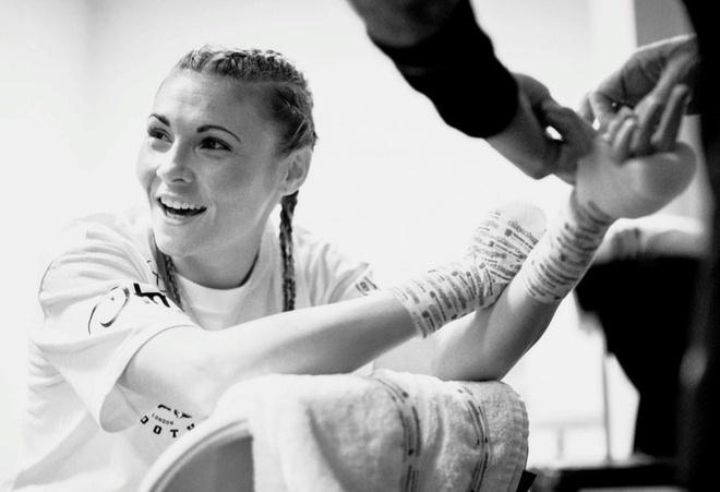 Chia sẻ về những dự tính tương lai, Courtenay nói cô muốn trở thành nhà vô địch thế giới ở hai hạng cân khác nhau và sẽ thi đấu quyền anh cho đến năm 32 hoặc 33 tuổi, sau đó mới kết hôn, sinh con. "Nếu bạn là một võ sĩ nam, con cái, gia đình không ảnh hưởng nhiều đến sự nghiệp. Nhưng với phụ nữ, đó là một khó khăn. Tôi nghĩ mình chỉ sẵn sàng lập gia đình sau khi nghỉ hưu", võ sĩ 26 tuổi nói.