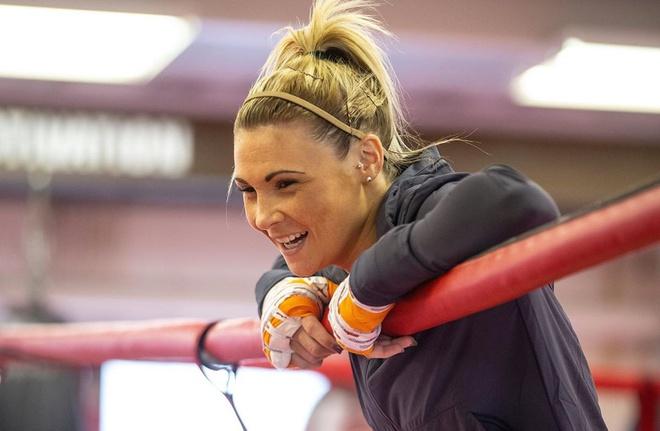 Theo kế hoạch, Courtenay sẽ có trận đấu ở Doncaster vào ngày 24/4. Tuy nhiên, trận đấu này đã bị hủy do dịch Covid-19. Nữ võ sĩ hiện tự tập luyện tại nhà để chuẩn bị trở lại sàn đấu ngay khi lệnh cách ly được dỡ bỏ.