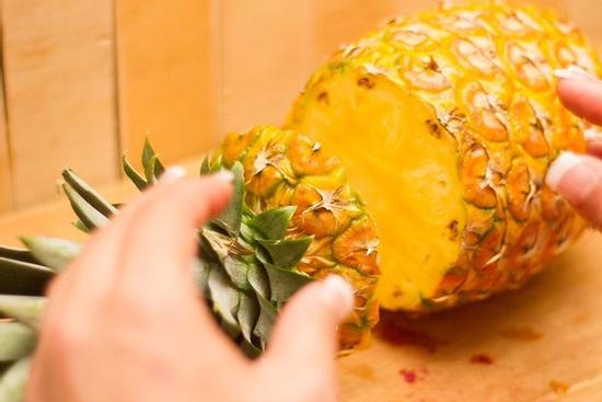 Gọt dứa theo kiểu này, để tủ lạnh 3 ngày vẫn tươi như mới hái