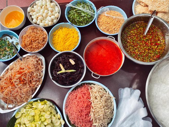 Bị tố món ăn vừa đắt vừa dở, quy trình trộn bánh tráng 250k/suất của Lý Quí Khánh có gì đặc sắc?-7