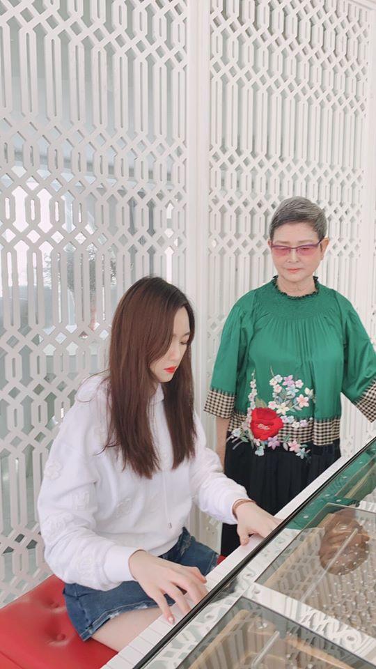 Khoe ảnh rạng rỡ bên mẹ, con gái Hoa hậu Đền Hùng Giáng My bị soi nhan sắc-5