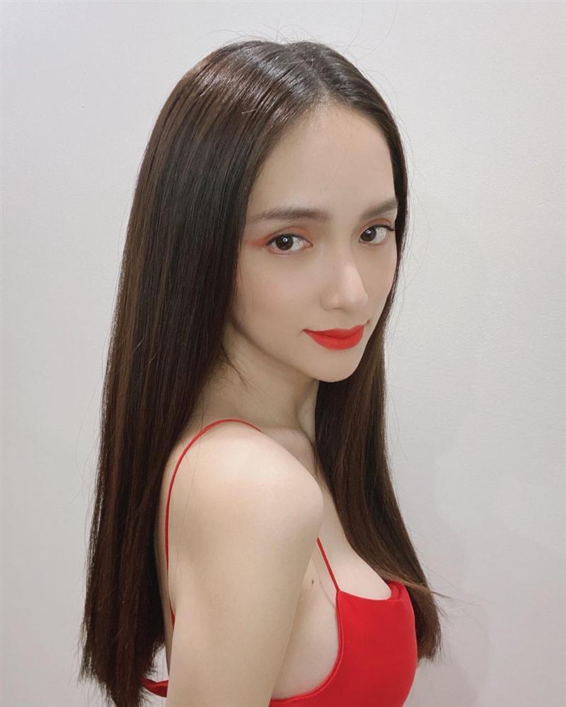 SAO MAKE OVER: Ngọc Trinh lộ trán hói - Hương Giang trang điểm đẹp không tì vết-3