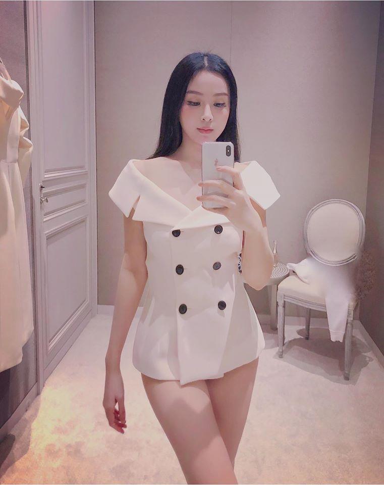 Mẹ 2 con Huyền Baby khiến người nhìn ngộp thở với kiểu thời trang không quần-1