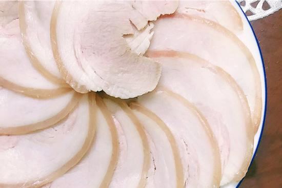 Tuyệt chiêu luộc thịt lợn trắng tinh, thơm lừng lại thái mỏng được như ngoài hàng