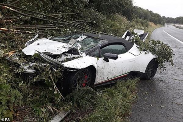 Dân mạng xôn xao siêu xe Lexus bị viết chi chít mực, nội dung dòng chữ làm ai cũng ngán ngẩm-5