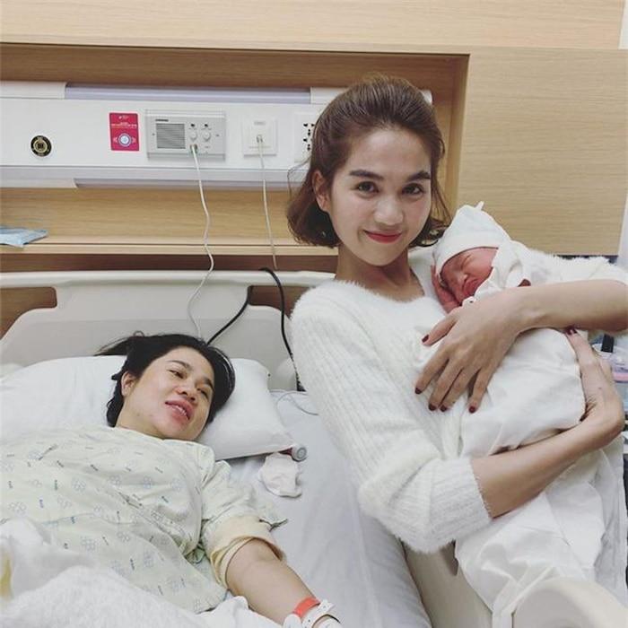 Rất lâu rồi mới thấy Ngọc Trinh và chị gái Ngọc Bích đọ sắc trong 1 khung hình-4