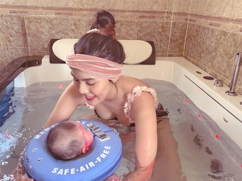 Lan Khuê mừng phát khóc khi quý tử gọi mẹ dù chưa đầy 6 tháng tuổi-1