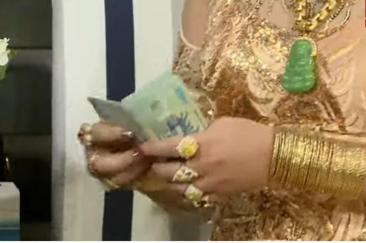 Hiện tượng chuyển giới cô Minh Hiếu tiết lộ từng trải qua 10 đời chồng khiến MC sốc lên sốc xuống-3