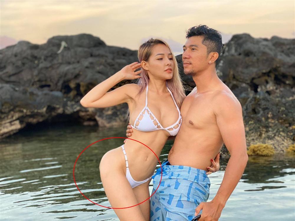 Ngân 98 lại lộ vòng 3 méo mó trên đôi chân gầy tong teo-6