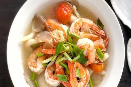 Nấu canh Tomyum chua ngọt giải nhiệt mùa hè