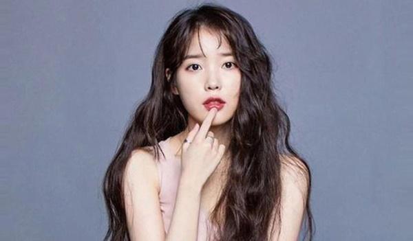 Xôn xao IU gợi nhớ hình ảnh của Sulli trong MV kết hợp cùng Suga (BTS), bài hát viết về người bạn thân đã mất?-5