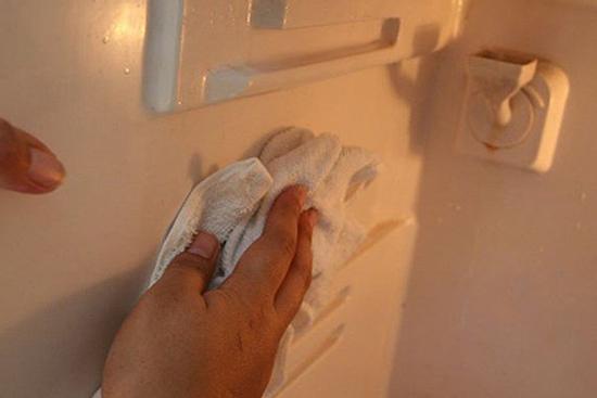 Cách làm sạch ngăn đá tủ lạnh nhanh - gọn trong 5 phút, thơm nức cả tuần