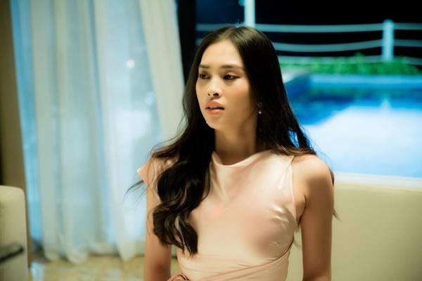 Hoa hậu Tiểu Vy, Đỗ Mỹ Linh và Tường San diễn xuất trong MV ra sao?-1