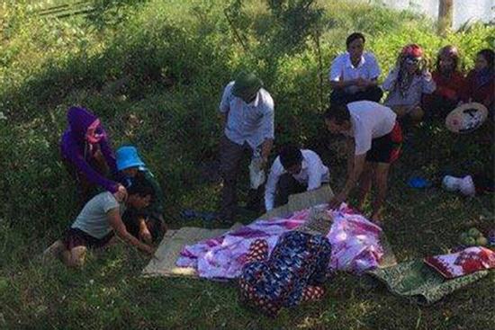 Đau lòng mẹ ôm 3 con nhảy sông tự tử khiến cả 4 thiệt mạng