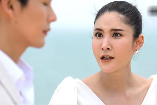 Chồng không rượu bia nhưng rất thích nước ngọt, uống hết còn giữ lại vỏ, tôi chỉ biết sự thật khi vô tình gặp người mua ve chai