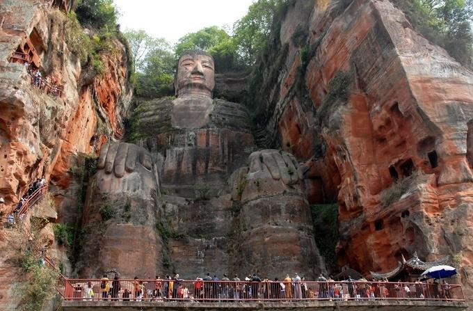 Điểm du lịch gây ấn tượng mạnh vì kiến trúc độc đáo trên thế giới, Việt Nam cũng tự hào góp mặt với Cầu Vàng-7