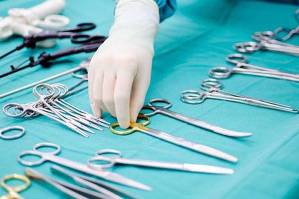 Cứu sống người phụ nữ bị đạn bắn xuyên tim-1