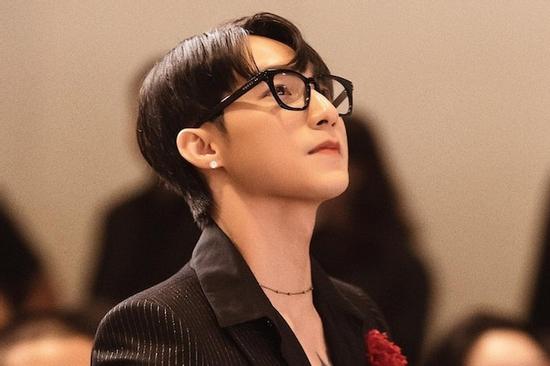 Công ty Sơn Tùng M-TP 'ăn mừng' nút bạc Youtube nhưng lại đau đầu bởi loạt bình luận ngao ngán từ fan