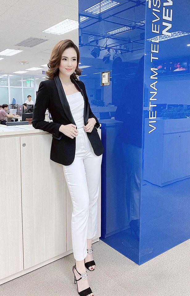 Mai Ngọc mê đắm kiểu quần không dài không ngắn, diện lên đã hack chân dài lại còn sang xịn hết nấc-1