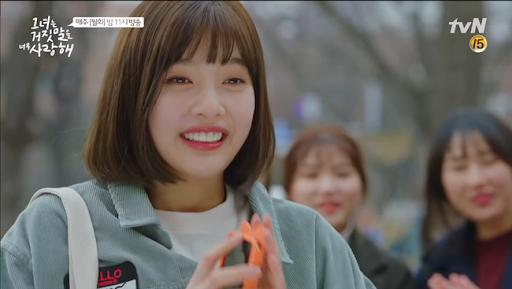 Joy (Red Velvet): Joy may mắn đảm nhận ngay vai chính trong bộ phim đầu tay là The Liar and His Lover. Việc này đã bị nhiều khán giả phản ứng vì sự ưu ái quá mức dành cho cô, là điều bất công với các tân binh có thực lực. Khi phim công chiếu, diễn xuất của Joy bị fan nhận xét là "buồn ngủ", nhàm chán. Dù là thần tượng Kpop, nếu muốn tiến xa hơn với phim ảnh, Joy thực sự cần phải trau dồi nhiều, cố gắng rèn luyện từ các vai phụ hoặc thứ chính.