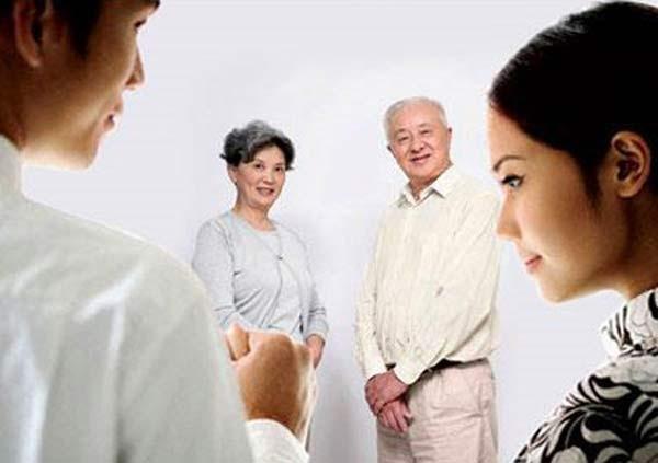 Đến nhà người yêu ngủ lại một đêm, tôi bỏ chạy ngay sáng sớm vì nhìn thấy thứ trong phòng mẹ anh-1