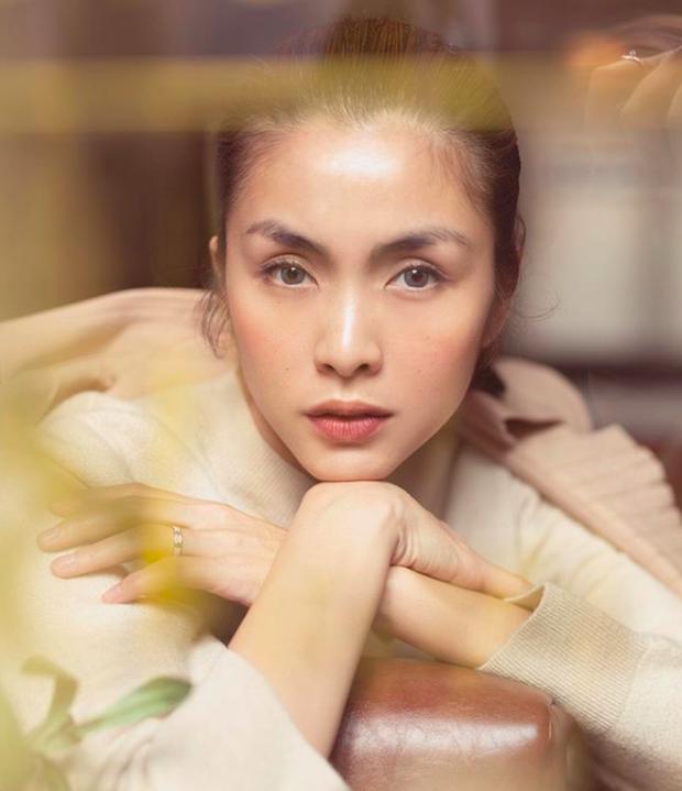 Loạt ảnh mới bảo chứng thần thái đỉnh cao của Hà Tăng, nhẫn cưới trên ngón áp út nàng dâu nhà tỷ phú gây chú ý-3