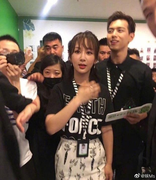 Dương Tử bị chê kém sắc trong loạt ảnh chụp bởi người qua đường-6