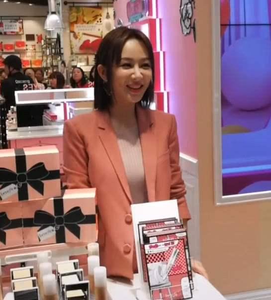 Dương Tử bị chê kém sắc trong loạt ảnh chụp bởi người qua đường-7