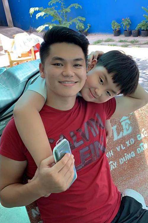Cà Pháo dùng tiền tiết kiệm mua quà tặng Trung Kiên-1