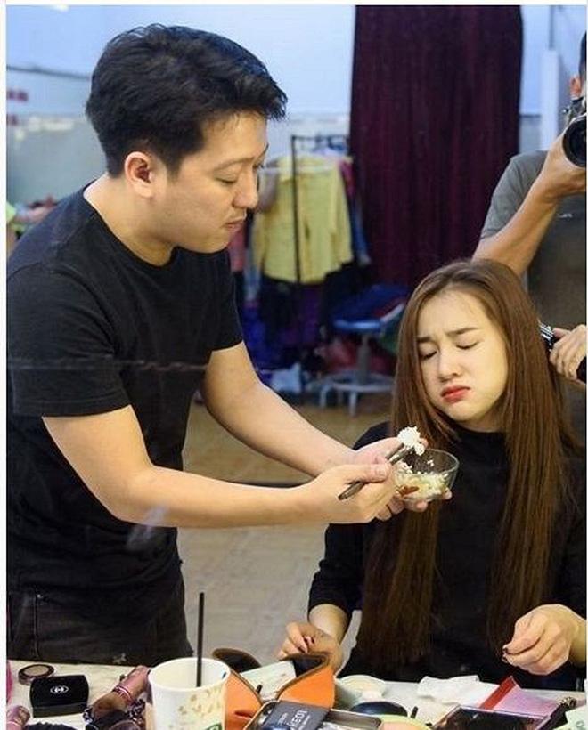 Rò rỉ clip Trường Giang đút đồ ăn cho Nhã Phương: Cô vợ có phước nhất Vbiz đây chứ đâu!-3
