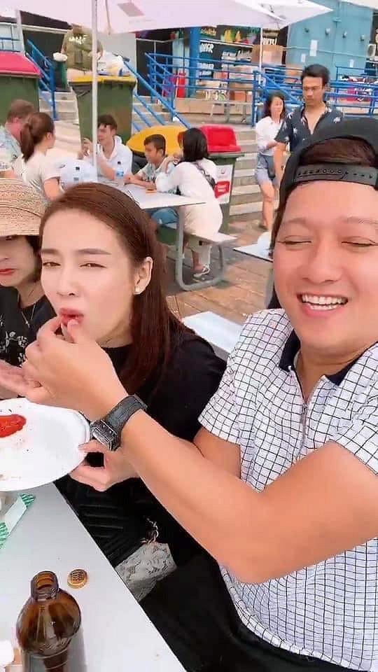 Rò rỉ clip Trường Giang đút đồ ăn cho Nhã Phương: Cô vợ có phước nhất Vbiz đây chứ đâu!-6