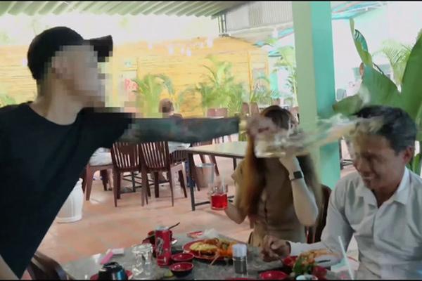 Lộ ảnh Youtuber Lộc Phụ Hồ ăn hỏi, nhan sắc cô dâu gây chú ý-5